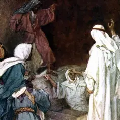 Scena wskrzeszenia Łazarza. Jezus w bieli woła, a z grobu wychodzi człowiek. Wokół zgromadzeni ludzie.