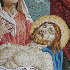 Mozaika przedstawia opłakiwanie Chrystusa. Wzrok kieruje się ku twarzy Jezusa, jak w psalm 138, gdzie chwalimy Boga.