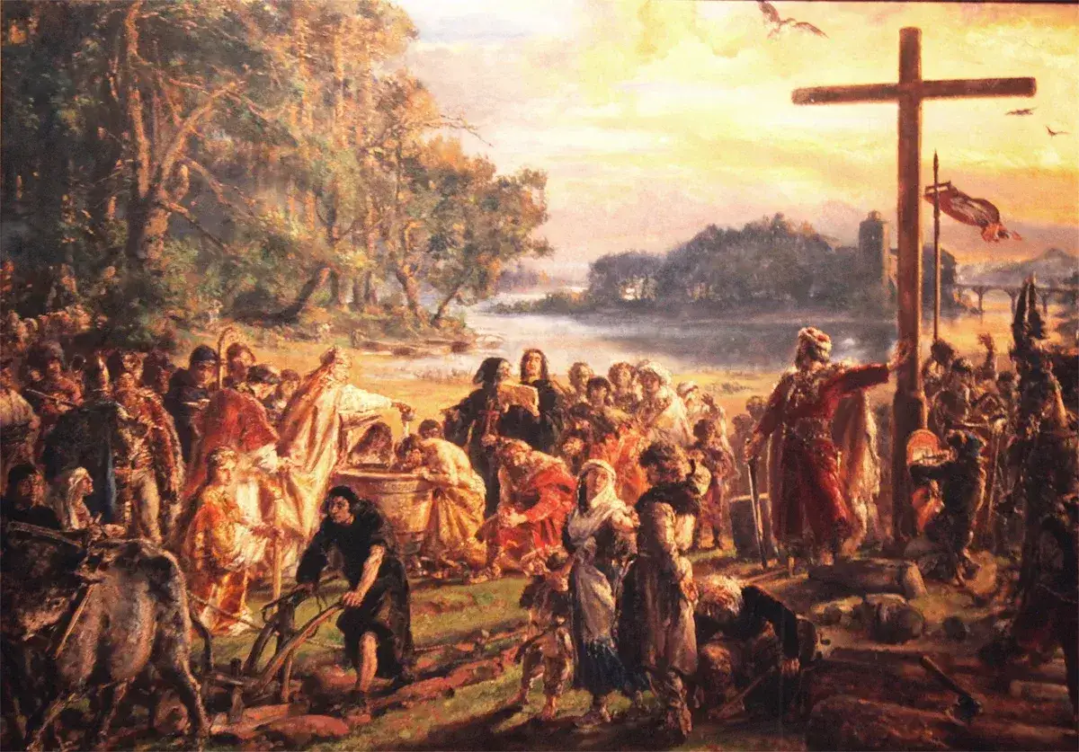 Scena chrztu Polski. Tłum ludzi, duchowni i wojowie zgromadzeni wokół krzyża. W tle rzeka i las. Dagome iudex był ważnym dokumentem z tamtych czasów.