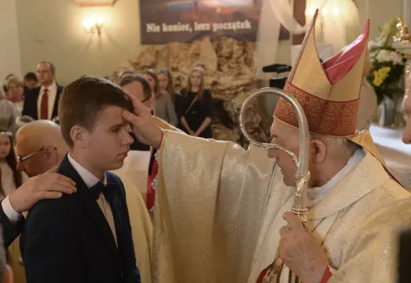 Kogo zaprasza się na bierzmowanie? Poznaj ważne osoby w życiu duchowym