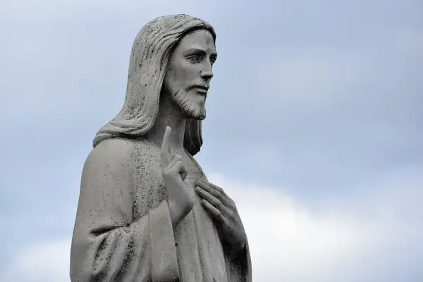 Kto to jest patron? Zrozumienie roli patrona w życiu chrześcijan