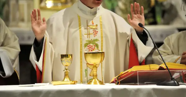 Credo - Skład Apostolski vs. Nicejskie. Jak się modlić?
